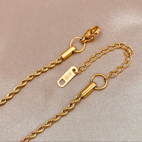 18K Yellow Gold Sunflower Frosted Coin Pendant Twisted Rope Necklace - Picture 8 of 16